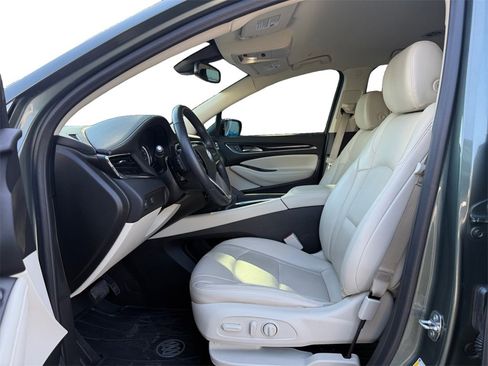 Used 2023 Buick Enclave Essence image 9