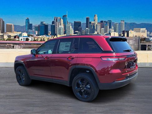 New 2025 Jeep Grand Cherokee Altitude image 3