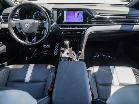 Used 2025 Toyota Camry SE FWD image 11