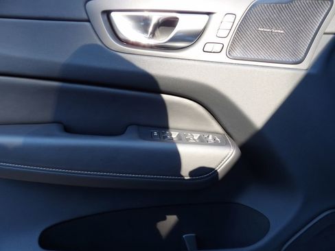 Certified 2023 Volvo XC60 B5 Ultimate w/ Climate Package AWD/4WD image 10