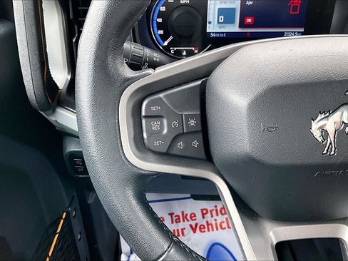 Used 2023 Ford Bronco Badlands image 17