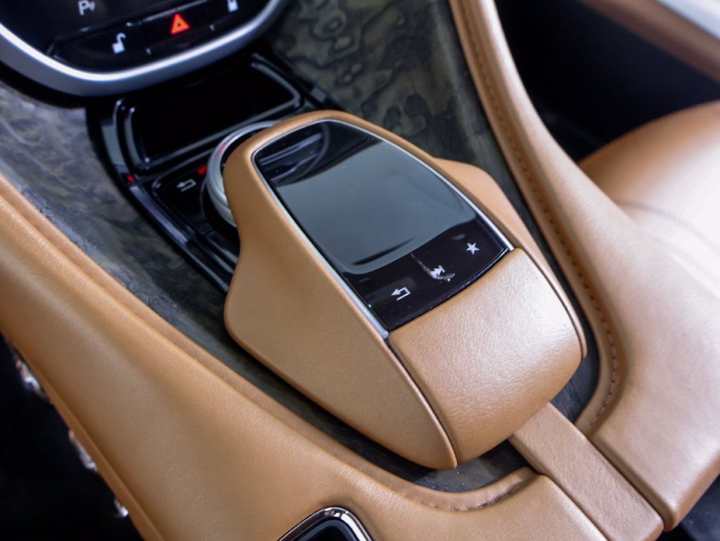 Used 2020 Aston Martin DB11 Coupe RWD image 12