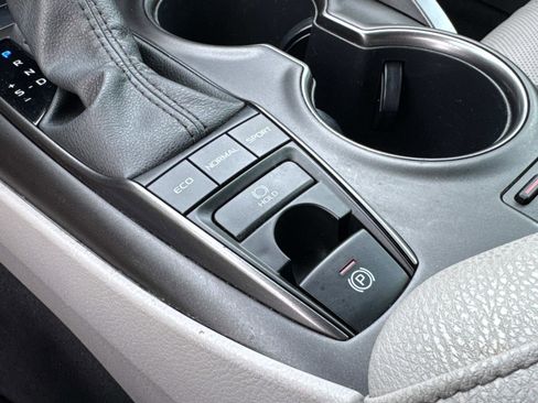 Used 2022 Toyota Camry XSE w/ Navigation Package image 27