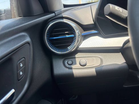 Used 2025 Chevrolet Trax LT FWD image 28