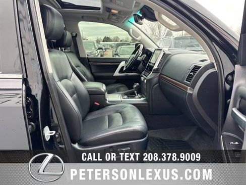 Used 2016 Toyota Land Cruiser image 13