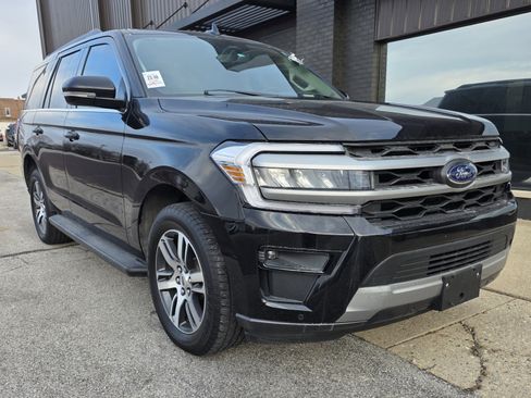 Used 2024 Ford Expedition XLT image 3