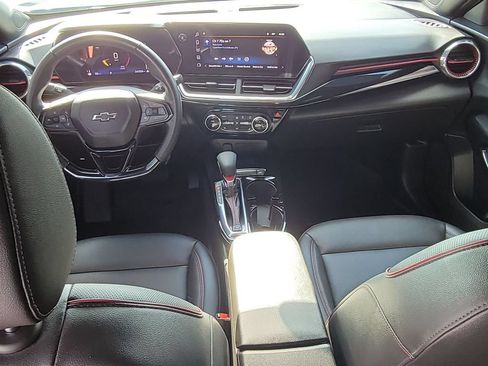 Certified 2024 Chevrolet Trax RS w/ Sunroof Package FWD image 21