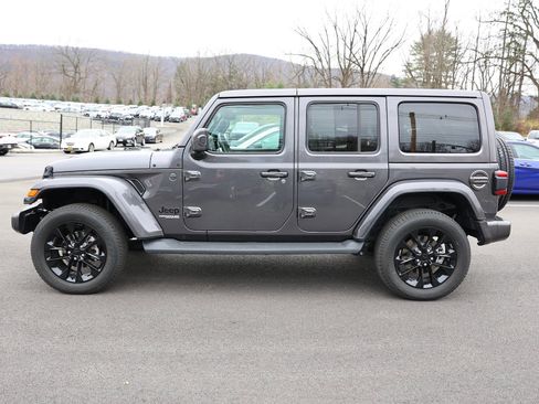 Used 2021 Jeep Wrangler Unlimited Sahara image 4