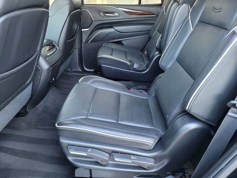 Used 2023 Cadillac Escalade Premium Luxury image 15