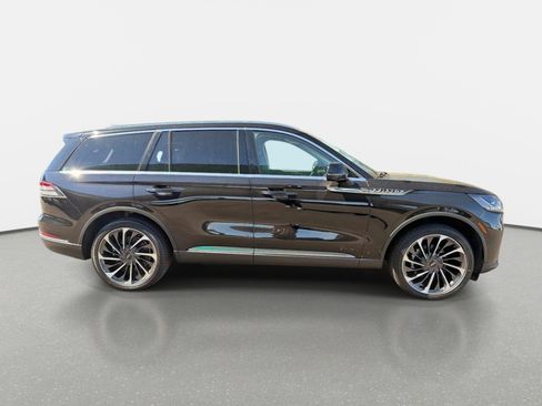 Used 2025 Lincoln Aviator Reserve w/ Equipment Group 201A AWD/4WD image 2