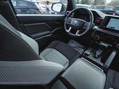 Used 2025 Toyota 4Runner TRD Off-Road image 36