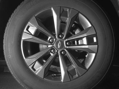 Used 2025 Chevrolet Equinox LT AWD/4WD image 16