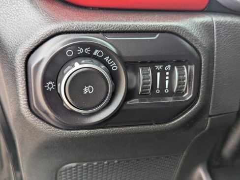 Used 2018 Jeep Wrangler Unlimited Rubicon AWD/4WD image 15