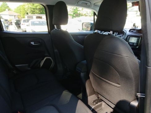 Used 2017 Jeep Renegade Latitude FWD image 14