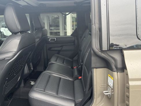 Used 2025 Ford Bronco Badlands AWD/4WD image 9
