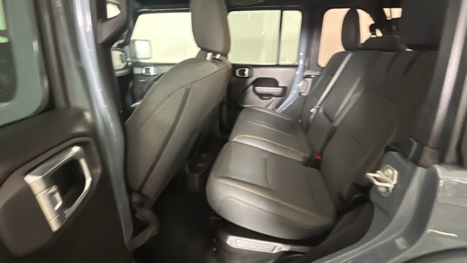 Used 2024 Jeep Wrangler Unlimited AWD/4WD image 27