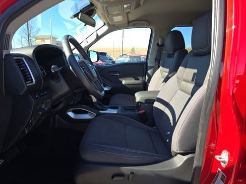 Used 2022 Nissan Frontier SV image 11