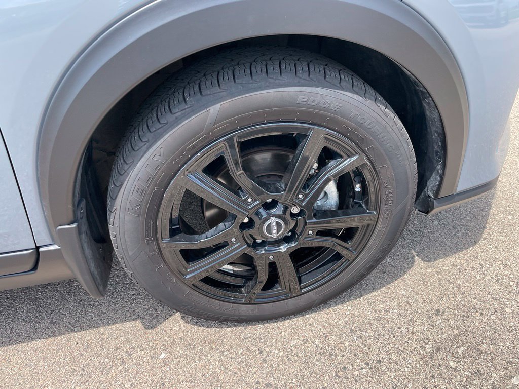 Used 2024 Nissan Kicks SR w/ SR Premium Package FWD image 3