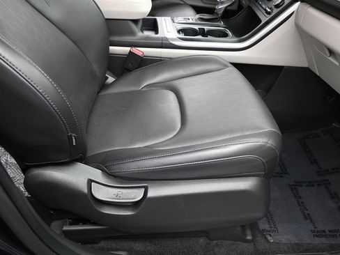 Used 2024 Kia Carnival LX FWD image 44