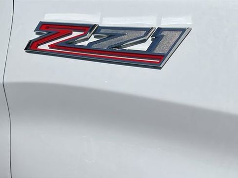 Used 2024 Chevrolet Silverado 1500 LT Trail Boss w/ Convenience Package II AWD/4WD image 9