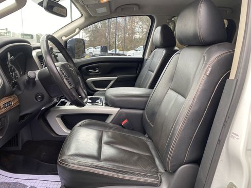Used 2019 Nissan Titan SL w/ Chrome Package image 16