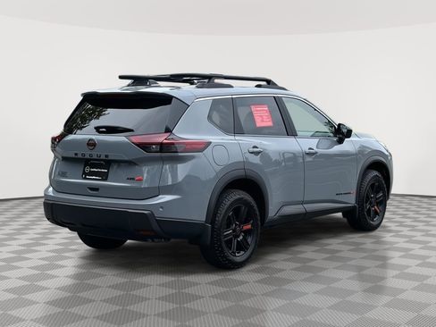 Used 2025 Nissan Rogue SV AWD/4WD image 5