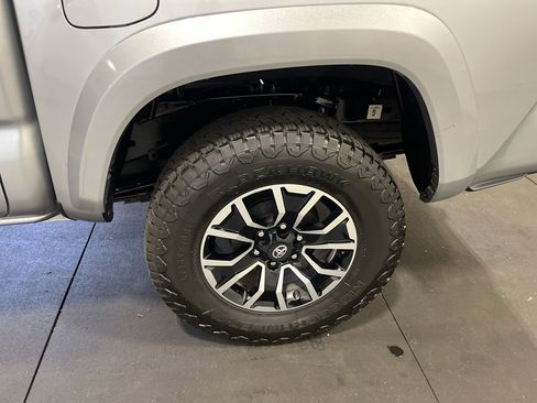 Used 2022 Toyota Tacoma TRD Sport w/ TRD Premium Sport Package AWD/4WD image 26