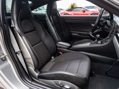 Certified 2018 Porsche 911 Carrera T RWD image 40