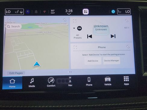 Used 2024 Chrysler Pacifica Select image 18