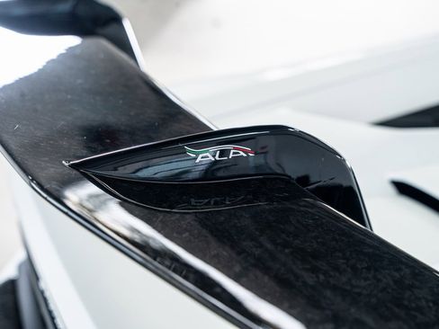 Used 2018 Lamborghini Huracan Performante image 37