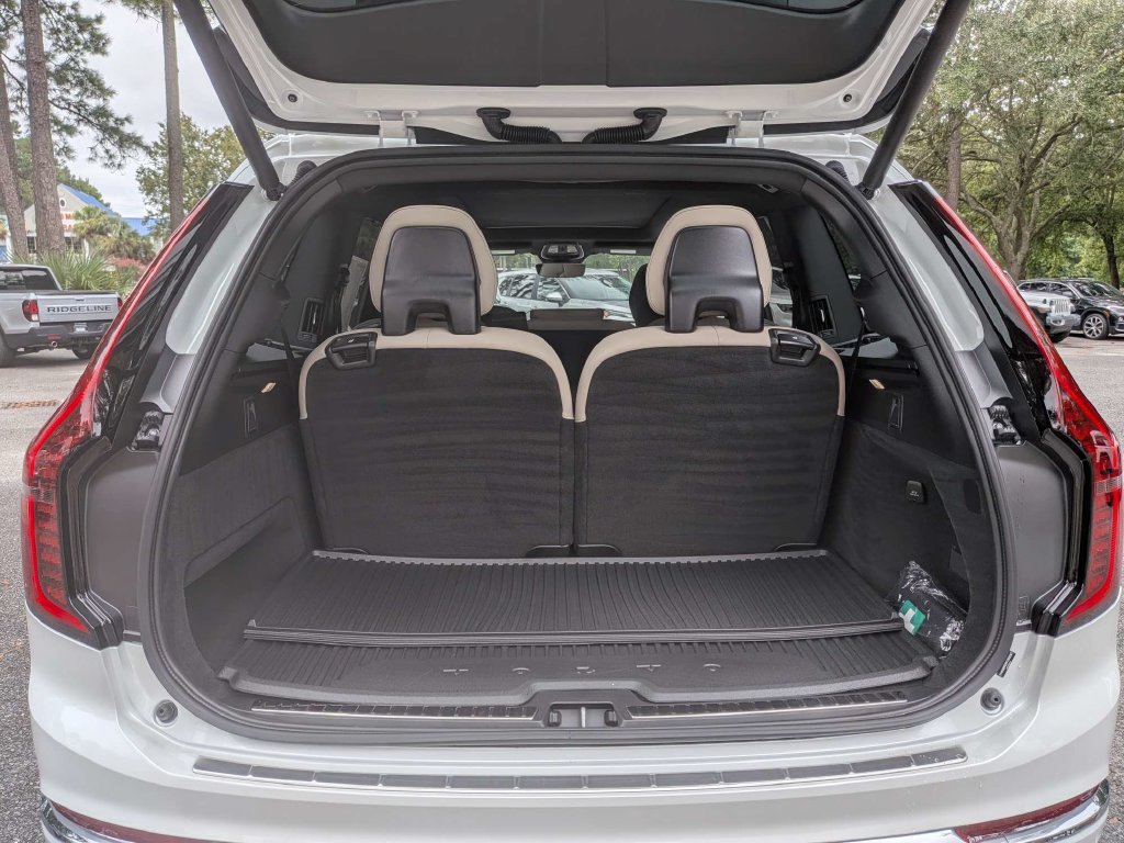 New 2027 Volvo XC90 T8 Plus AWD/4WD image 12