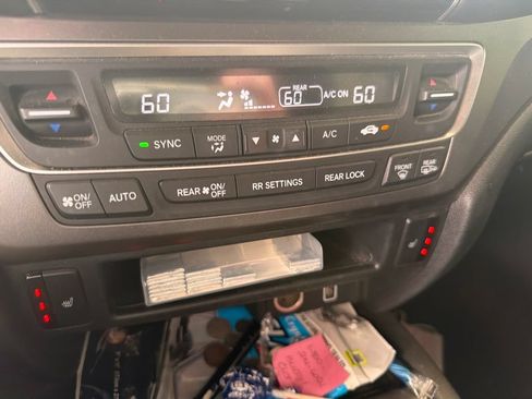 Used 2022 Honda Pilot Sport image 14