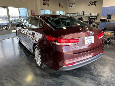 Used 2018 Kia Optima LX w/ 17" Alloy Wheels Package FWD image 5