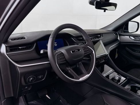 New 2025 Jeep Grand Cherokee L Altitude image 9