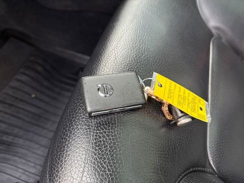 Used 2021 Volvo XC90 T6 Momentum w/ Climate Package image 31