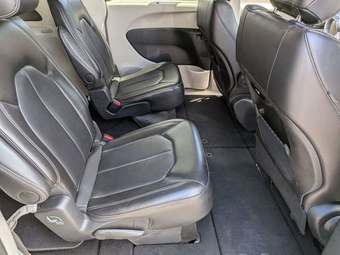Certified 2024 Chrysler Pacifica Touring-L FWD image 26