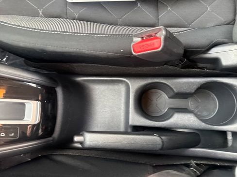 Used 2020 Nissan Kicks S image 20