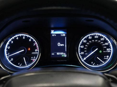 Used 2020 Toyota Camry SE w/ Convenience Package FWD image 24
