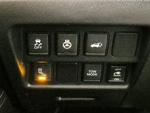 Used 2019 Nissan Pathfinder Platinum FWD image 18