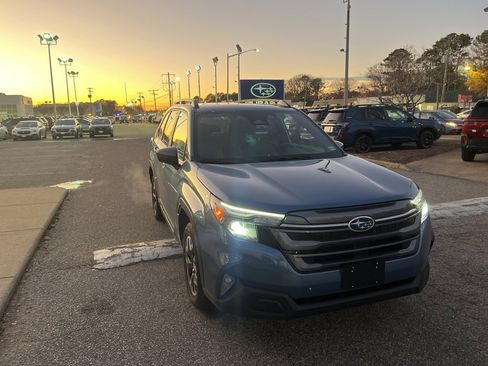 Used 2025 Subaru Forester Premium image 4