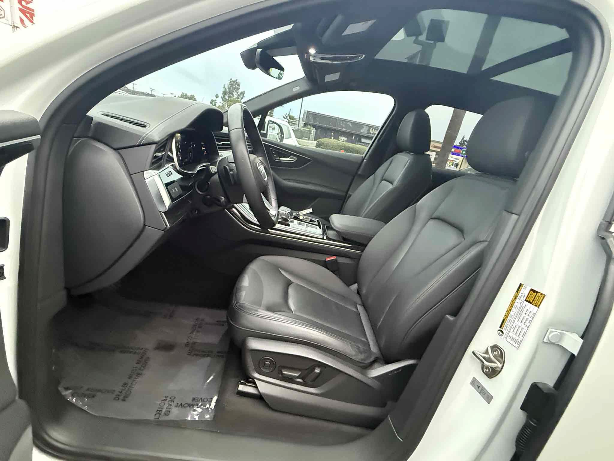 Used 2023 Audi Q7 3.0T Premium w/ Convenience Package AWD/4WD image 31