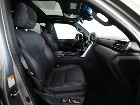 Used 2024 Lexus LX 600 4WD w/ Luxury Package image 10