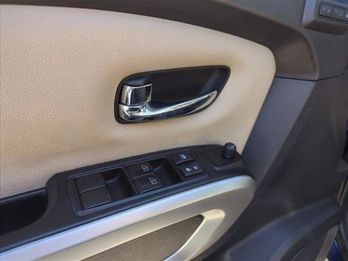 Used 2016 Nissan Titan SL image 11