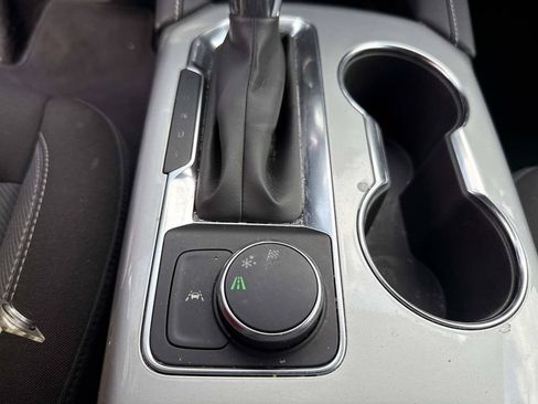 Used 2025 Chevrolet Blazer LT FWD image 32