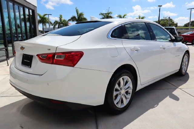 Used 2025 Chevrolet Malibu LT FWD image 3
