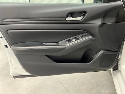 Used 2025 Nissan Altima 2.5 SV FWD image 14