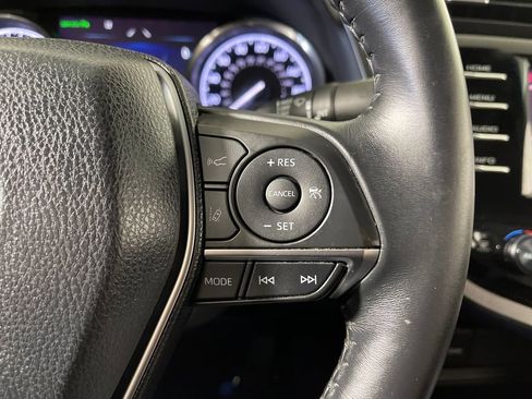 Certified 2018 Toyota Camry XLE FWD image 27