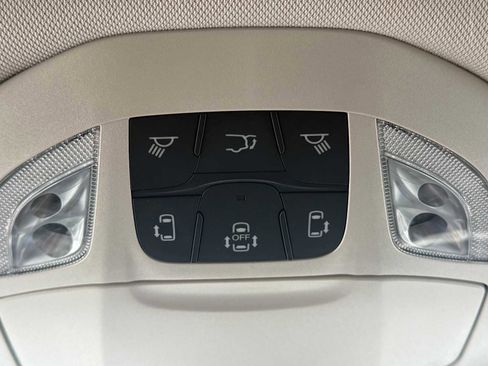 Used 2023 Chrysler Pacifica Limited image 35