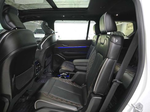 Used 2025 Jeep Grand Cherokee L Summit w/ Obsidian Package AWD/4WD image 18