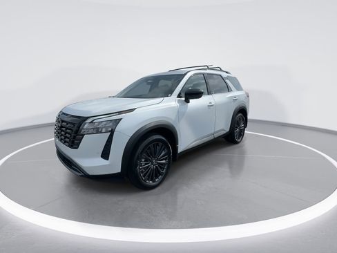 New 2026 Nissan Pathfinder SL image 4